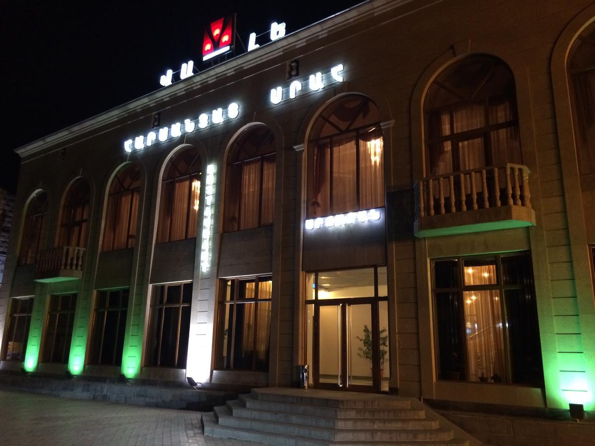 Vale Hotel&Restaurant Complex Gjoemri Buitenkant foto